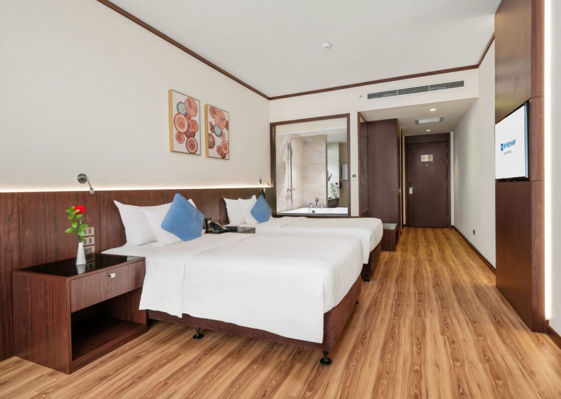 Giường đôi tại Wyndham Legend Ha Long Hotel