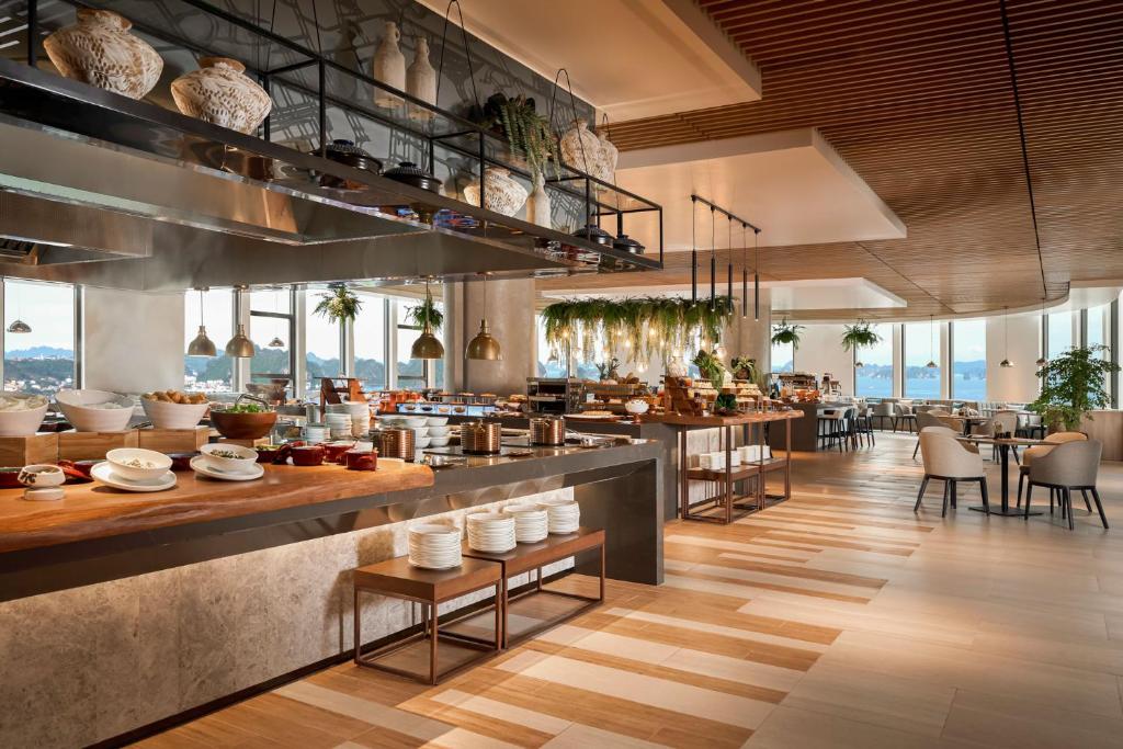 Khách sạn The Yacht Hotel by DC - Ảnh 17