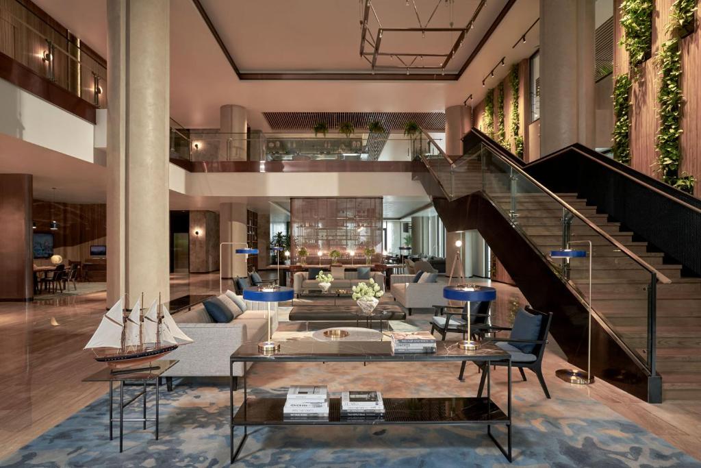 Khách sạn The Yacht Hotel by DC - Ảnh 12