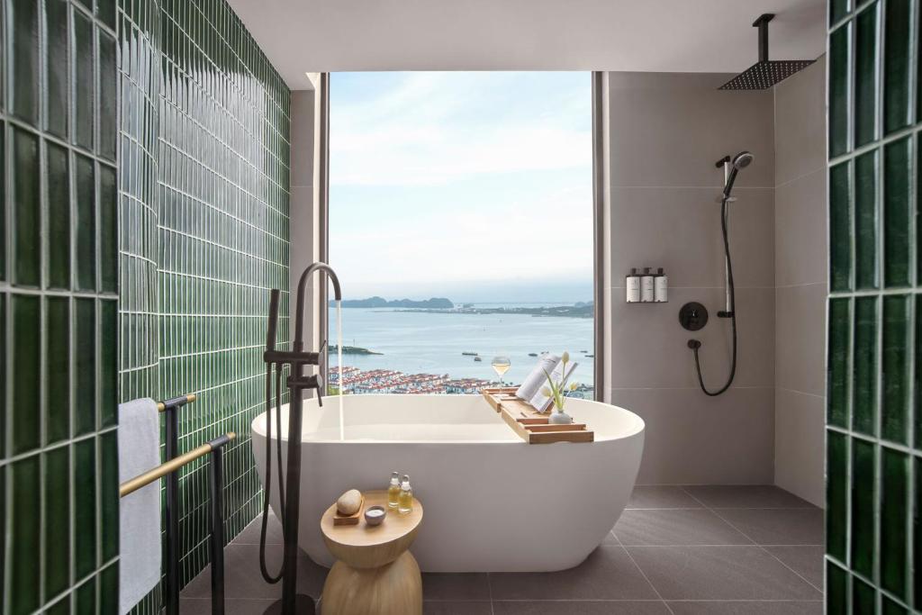 Khách sạn The Yacht Hotel by DC - Ảnh 4
