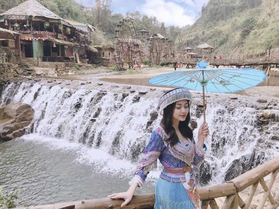 Thăm bản Cát