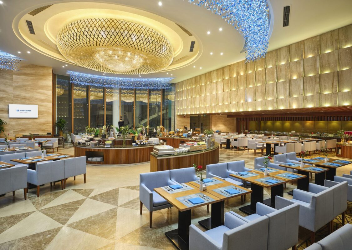 Nhà Hàng Blue Bay tại Wyndham Legend Ha Long Hotel