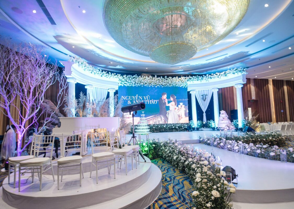 Tiệc cưới hoành tráng